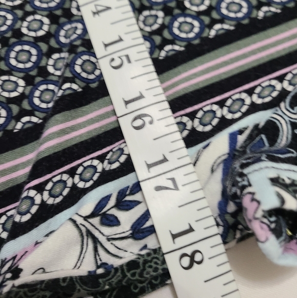 Croft and Barrow Woman's Short Sleeve Blouse, Size: Medium Color: Black - Picture 12 of 14